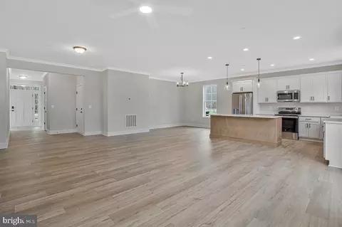 Entry Way - 443 Birch Dr, Edgewater, MD 21037 photo 3 of 10