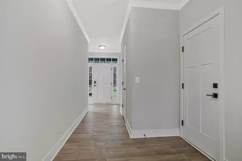 Entry Way - 443 Birch Dr, Edgewater, MD 21037 photo 2 of 10