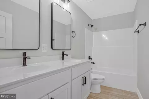 Entry Way - 443 Birch Dr, Edgewater, MD 21037 photo 9 of 10