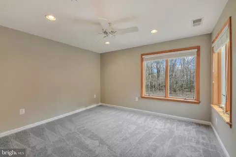 Bedroom - 7715 Paradise Beach Rd, Pasadena, MD 21122 photo 3 of 3