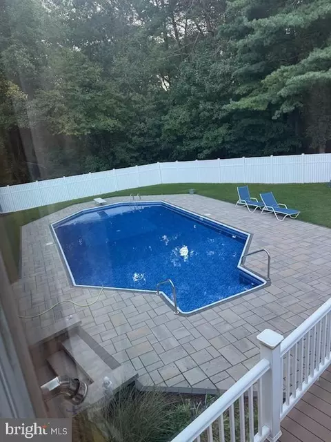 Exterior - 7715 Paradise Beach Rd, Pasadena, MD 21122 photo 1 of 8