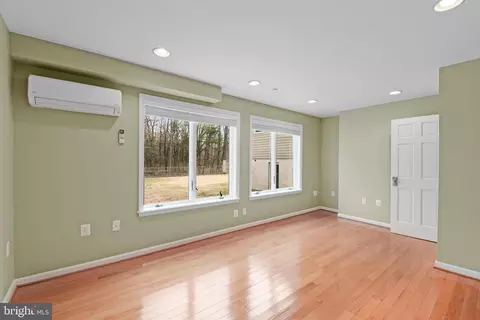 Living - 7715 Paradise Beach Rd, Pasadena, MD 21122 photo 3 of 3