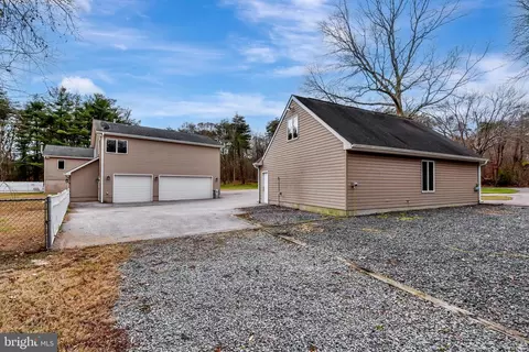 Exterior - 7715 Paradise Beach Rd, Pasadena, MD 21122 photo 3 of 8