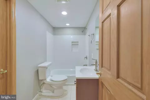 Bath - 7715 Paradise Beach Rd, Pasadena, MD 21122 photo 6 of 6