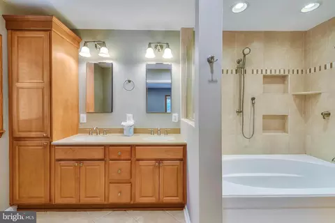 Bath - 7715 Paradise Beach Rd, Pasadena, MD 21122 photo 5 of 6