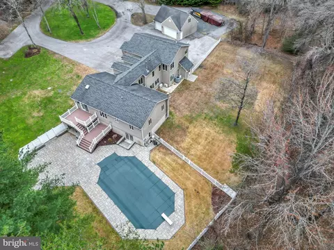 View/Area - 7715 Paradise Beach Rd, Pasadena, MD 21122 photo 1 of 6