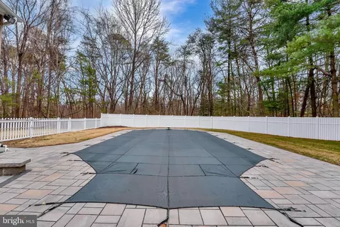 Exterior - 7715 Paradise Beach Rd, Pasadena, MD 21122 photo 7 of 8
