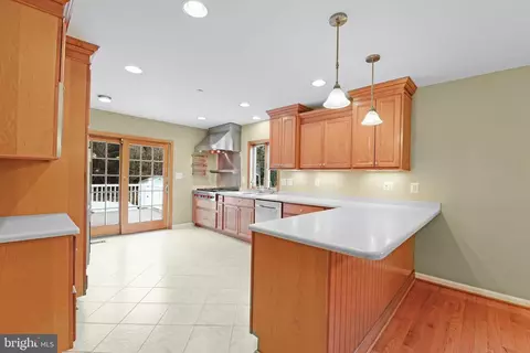 Kitchen - 7715 Paradise Beach Rd, Pasadena, MD 21122 photo 3 of 3