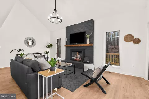 Living - 1439 Dicus Mill Rd, Severn, MD 21144 photo 2 of 8