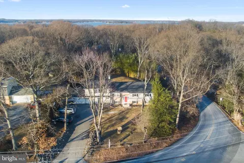 876 Shore Acres Rd, Arnold, MD 21012