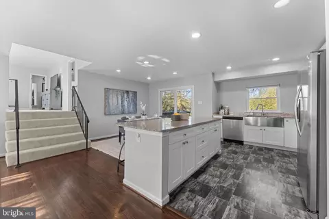 Entry Way - 876 Shore Acres Rd, Arnold, MD 21012 photo 1 of 3