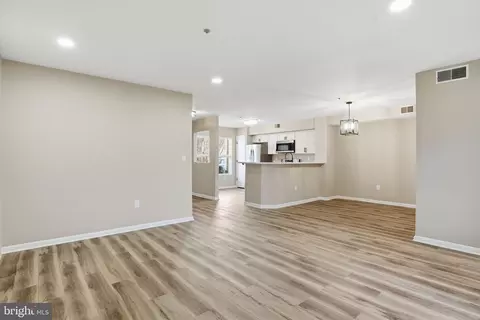 Living - 10 Sandstone Ct # -B, Annapolis, MD 21403 photo 2 of 5