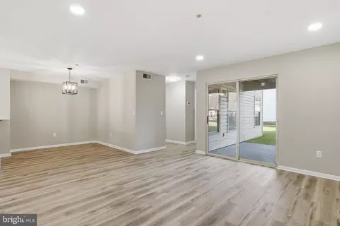 Living - 10 Sandstone Ct # -B, Annapolis, MD 21403 photo 1 of 5