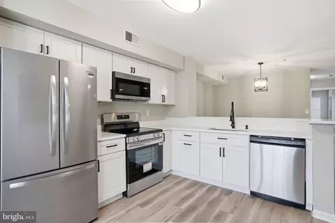Kitchen - 10 Sandstone Ct # -B, Annapolis, MD 21403 photo 2 of 2