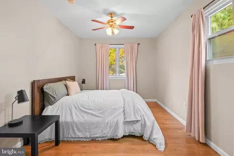Bedroom - 2709 Parkview Dr, Riva, MD 21140 photo 1 of 2
