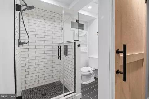 Bath - 2709 Parkview Dr, Riva, MD 21140 photo 6 of 7