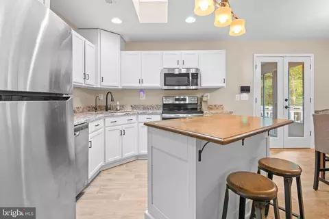 Kitchen - 2709 Parkview Dr, Riva, MD 21140 photo 5 of 5