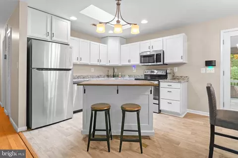 Kitchen - 2709 Parkview Dr, Riva, MD 21140 photo 1 of 5