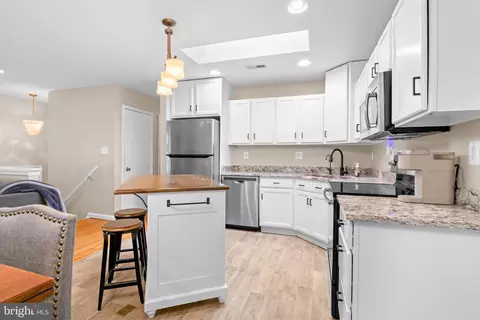 Kitchen - 2709 Parkview Dr, Riva, MD 21140 photo 3 of 5