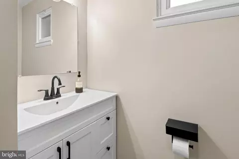 Entry Way - 2709 Parkview Dr, Riva, MD 21140 photo 2 of 2