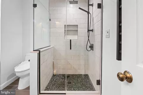 Bath - 2709 Parkview Dr, Riva, MD 21140 photo 1 of 7