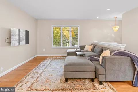 Living - 2709 Parkview Dr, Riva, MD 21140 photo 1 of 3