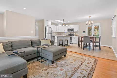 Entry Way - 2709 Parkview Dr, Riva, MD 21140 photo 1 of 2