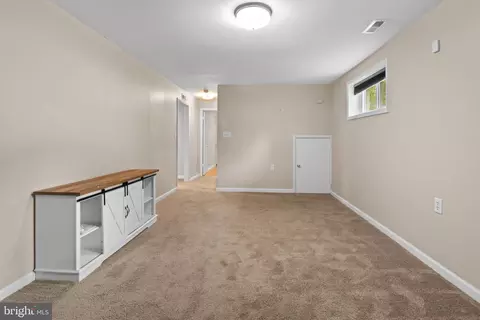 Living - 2709 Parkview Dr, Riva, MD 21140 photo 3 of 3