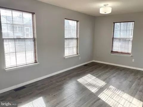 Living - 808 207th St, Pasadena, MD 21122 photo 3 of 7