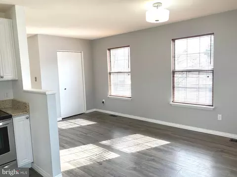 Living - 808 207th St, Pasadena, MD 21122 photo 4 of 7
