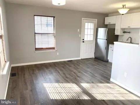 Living - 808 207th St, Pasadena, MD 21122 photo 5 of 7