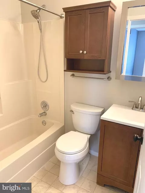 Bath - 808 207th St, Pasadena, MD 21122 photo 2 of 2