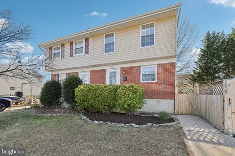 8562 Beacon Point Rd, Pasadena, MD 21122