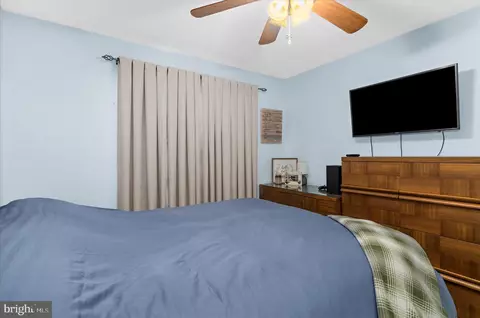 Bedroom - 2313 230th St, Pasadena, MD 21122 photo 5 of 6