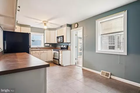 Entry Way - 1207 Hampton Rd, Annapolis, MD 21409 photo 5 of 8