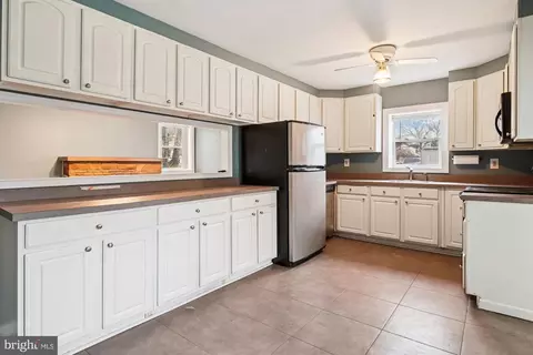 Kitchen - 1207 Hampton Rd, Annapolis, MD 21409 photo 2 of 2
