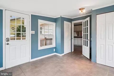 Entry Way - 1207 Hampton Rd, Annapolis, MD 21409 photo 4 of 8