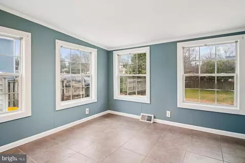 Entry Way - 1207 Hampton Rd, Annapolis, MD 21409 photo 3 of 8