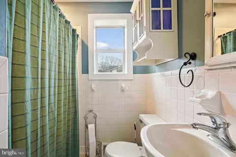 Bath - 1207 Hampton Rd, Annapolis, MD 21409 photo 1 of 2