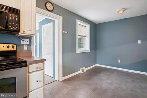 Entry Way - 1207 Hampton Rd, Annapolis, MD 21409 photo 6 of 8