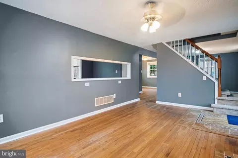 Living - 1207 Hampton Rd, Annapolis, MD 21409 photo 2 of 6