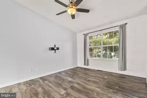 1821 Division Rd, Pasadena, MD 21122 photo 4
