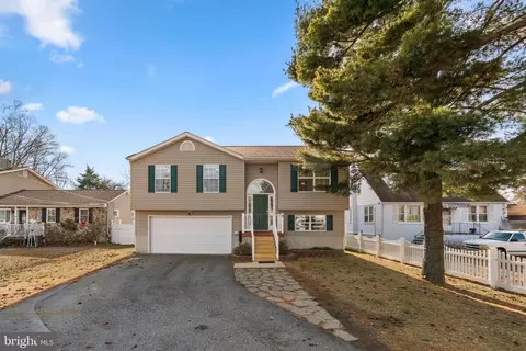 1821 Division Rd, Pasadena, MD 21122