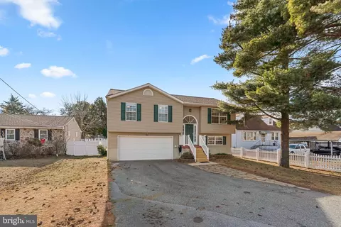 1821 Division Rd, Pasadena, MD 21122 photo 2