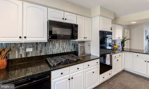 Kitchen - 5931 Flood Ave, Deale, MD 20751 photo 4 of 6