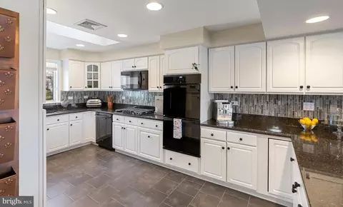 Kitchen - 5931 Flood Ave, Deale, MD 20751 photo 2 of 6