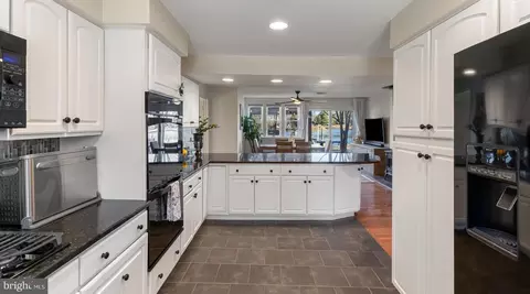 Kitchen - 5931 Flood Ave, Deale, MD 20751 photo 5 of 6