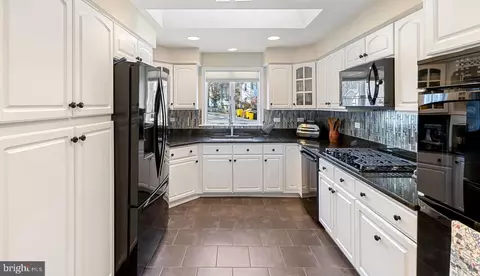 Kitchen - 5931 Flood Ave, Deale, MD 20751 photo 3 of 6