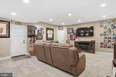 718 Penny Ct, Pasadena, MD 21122 photo 33