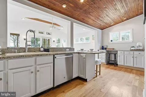Kitchen - 1446 Ridgeway, Arnold, MD 21012 photo 2 of 2